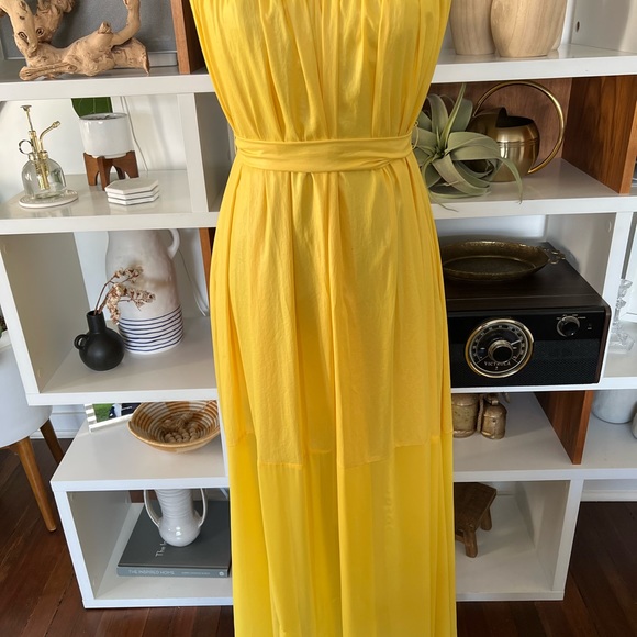 Strapless sweetheart neckline yellow dress in size 4 - Picture 2 of 9
